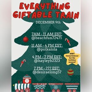 Charming Holiday Tree Decor with Red and Green Accents